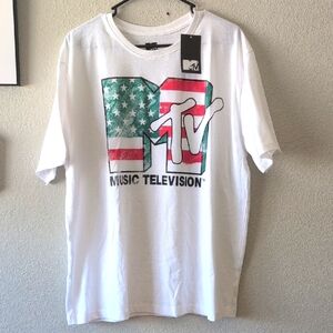 NWT MTV White T-Shirt with Flag Logo - Women's 2X